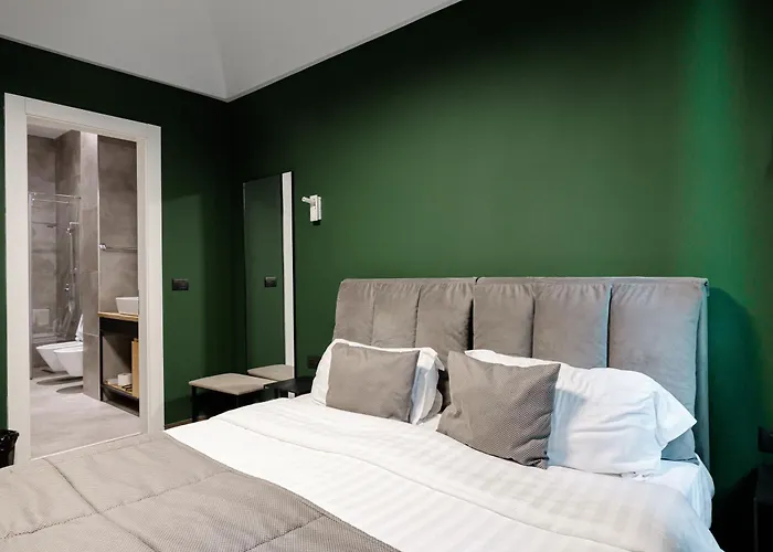 Boutique Whisky Отель Тирана