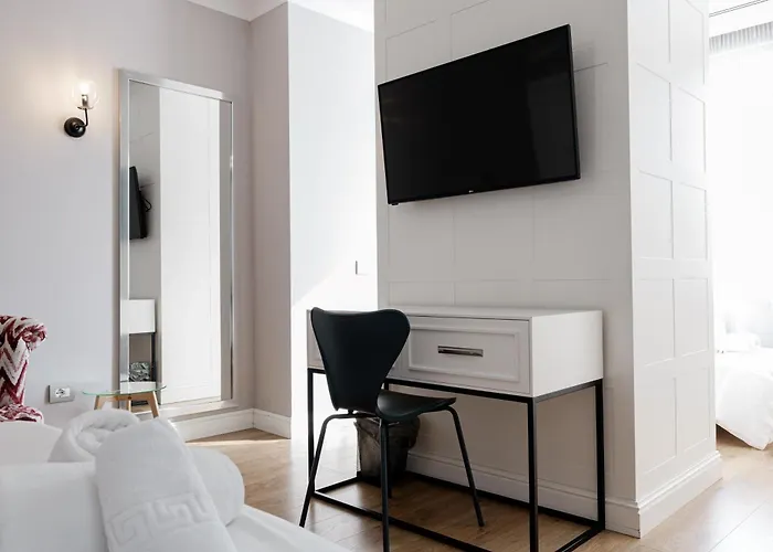 Boutique Whisky 3* Тирана