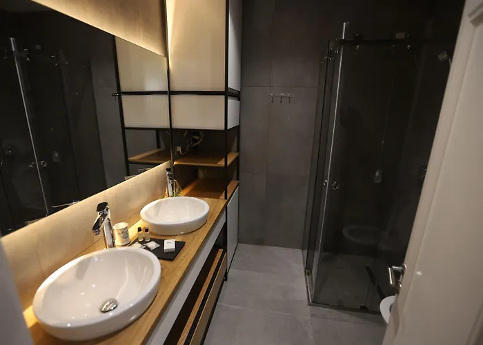 Boutique Whisky Отель Тирана