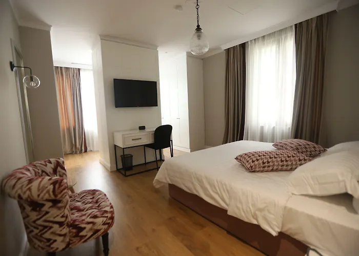 Отель Boutique Whisky 3*